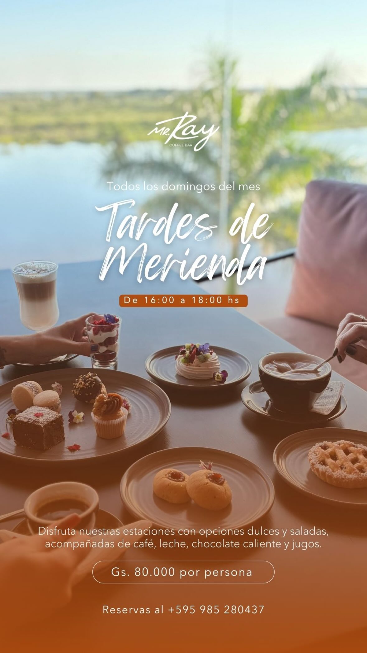 Mesa con pasteles, café y meriendas
